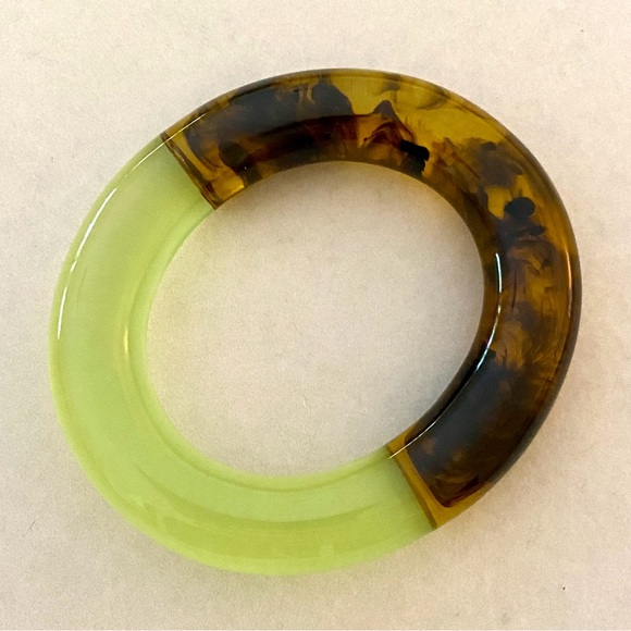 Chic Two-Toned Oversized Bangle Bracelet - Picture 3 of 7